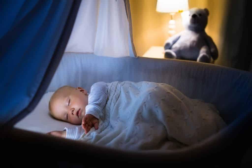 how to keep baby warm in crib